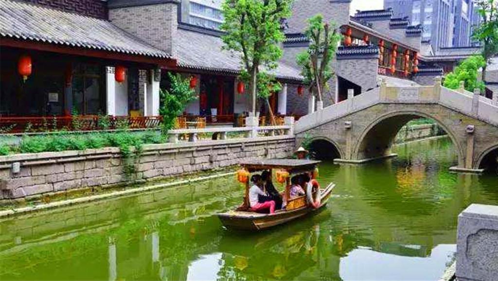 逃出昏暗的地下室